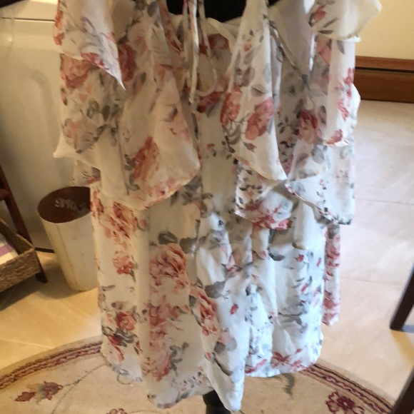 Boohoo Floral and sheer over the head style and lined party dress. - Picture 6 of 9